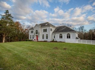 110 Meadows Rd, Lafayette, NJ 07848