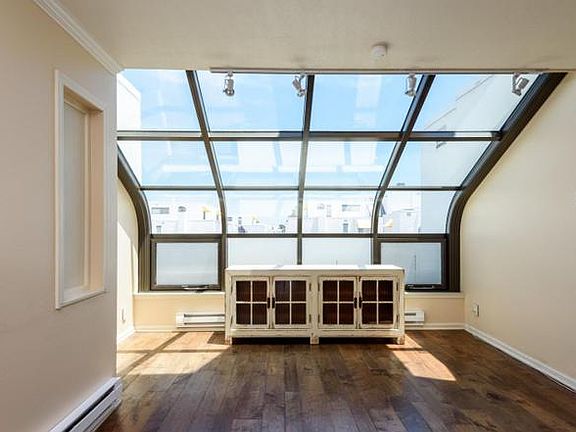 sunroom (first-floor)
