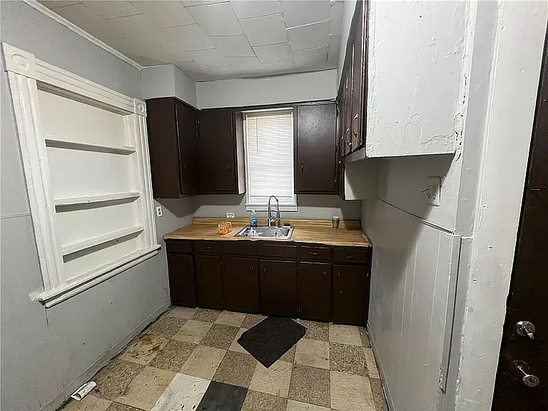 2nd image of 31 Harris St #0