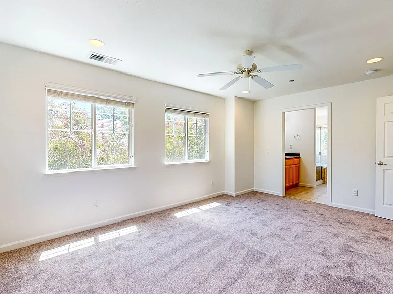642 Acacia Ln — Photo 41