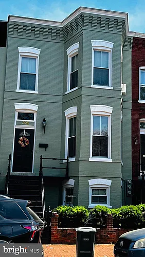 225 10th St NE #1 Photo 1