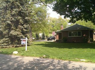 2372 Dexter Rd, Auburn Hills, MI 48326