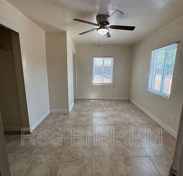 2240 Glen Ave — Photo 9