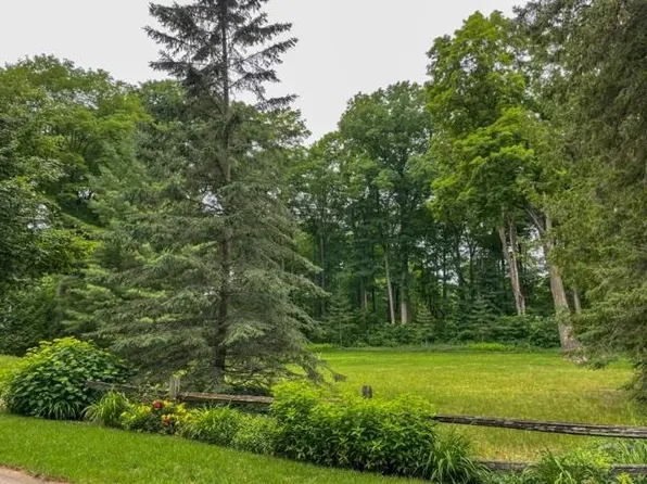 621 Pine St, Harbor Springs, MI 49740