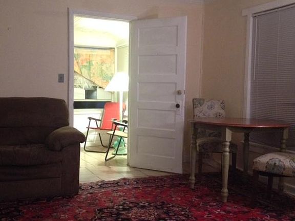 Living room / sunroom