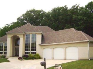 1280 Woodridge Ct, Decatur, IL 62526