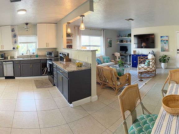 3rd image of 421 49th St APT 2