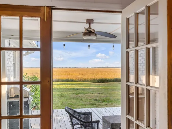 561 Seaward Dr, Charleston, SC 29412