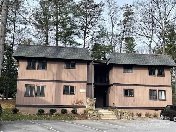 11 Lake Dr APT B4, Laurel Park, NC 28739