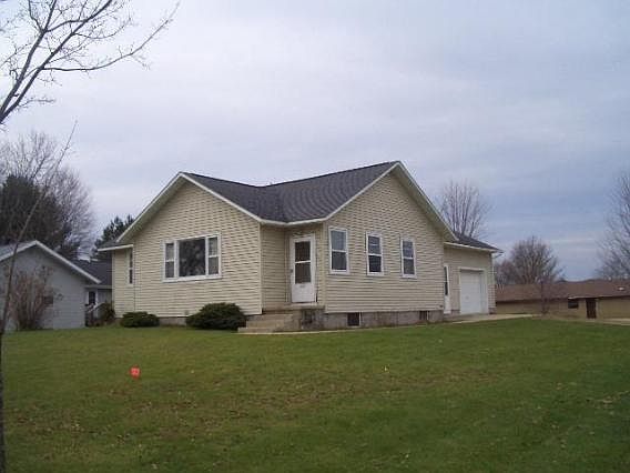 2nd image of 809 King Ave