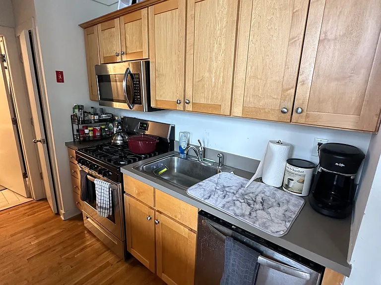 1015 Jefferson St #206 — Photo 3