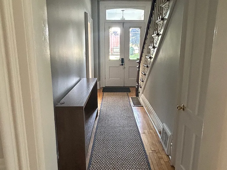44 Oxford Rd — Photo 5