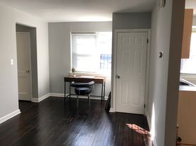 1120 Holbrook Ter NE