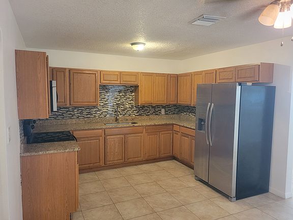 4th image of 3880 Catalina St