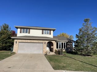 817 Edgewater Dr, Minooka, IL 60447