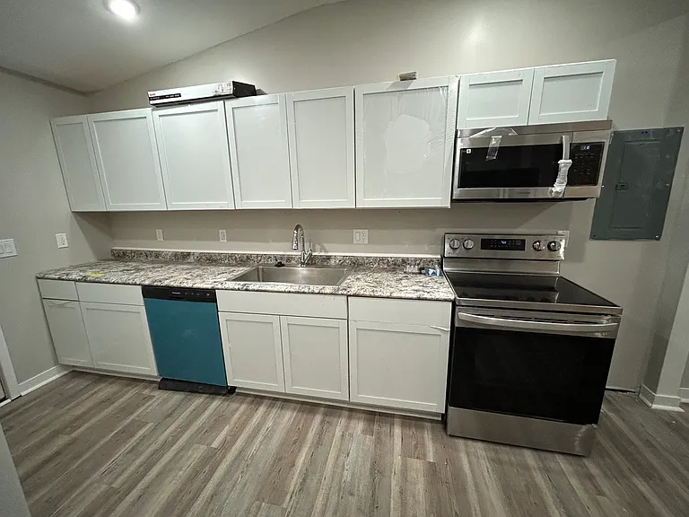 1353 Mulberry St — Photo 3