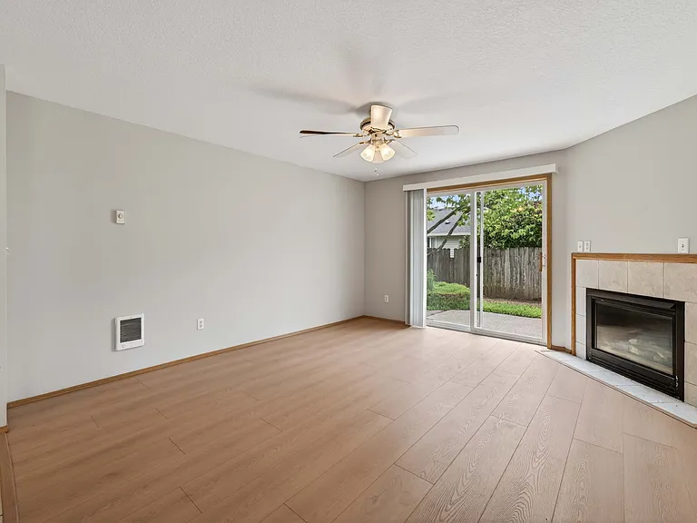 17005 NE 21st St — Photo 10