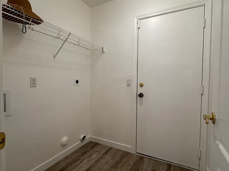1606 W Kesler Ln — Photo 15