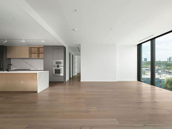 5th image of 1006 Baylor St #303