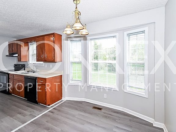 4th image of 1010 Bobcat Dr