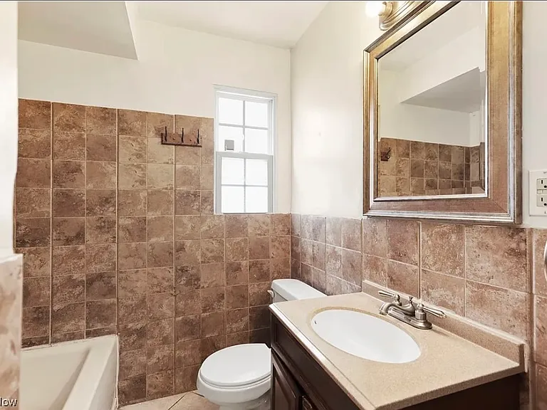 3836 W 117th St — Photo 11