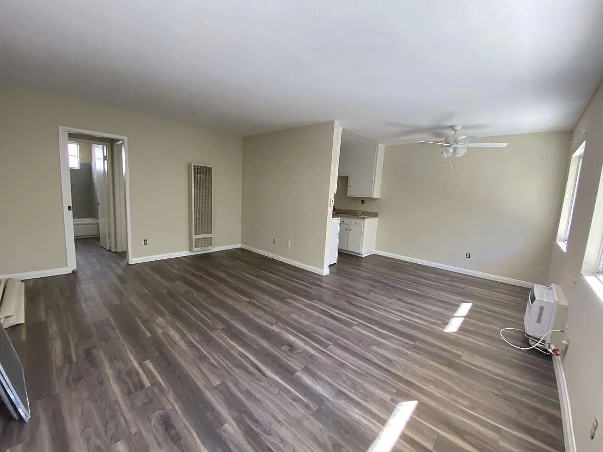 211 North Isabel — Photo 3