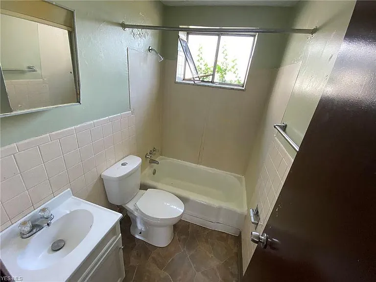 1820 Manchester Rd #1 — Photo 2
