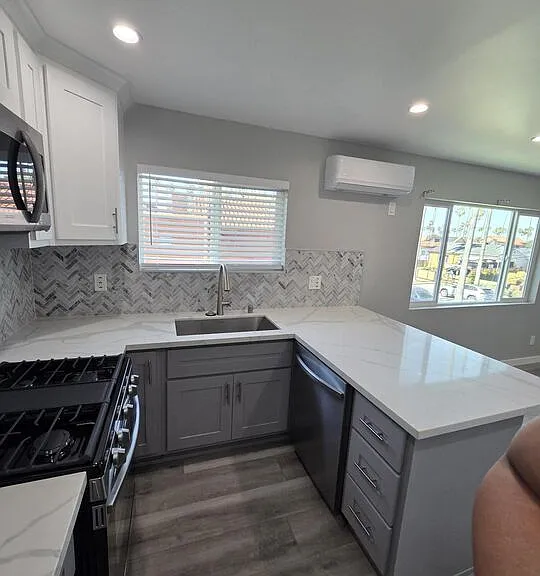 5353 1/2 S Harcourt Ave — Photo 13