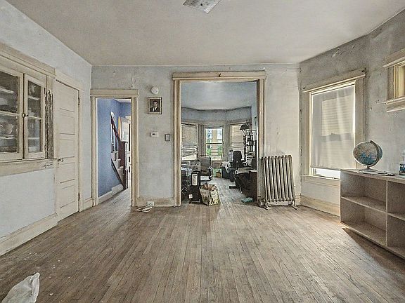 4th image of 342 E 5th St