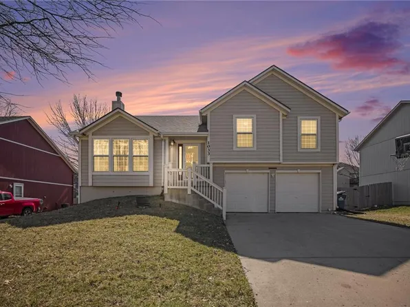 1033 E Cottage Creek Dr, Gardner, KS 66030