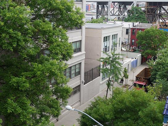 3rd image of 517 Court St