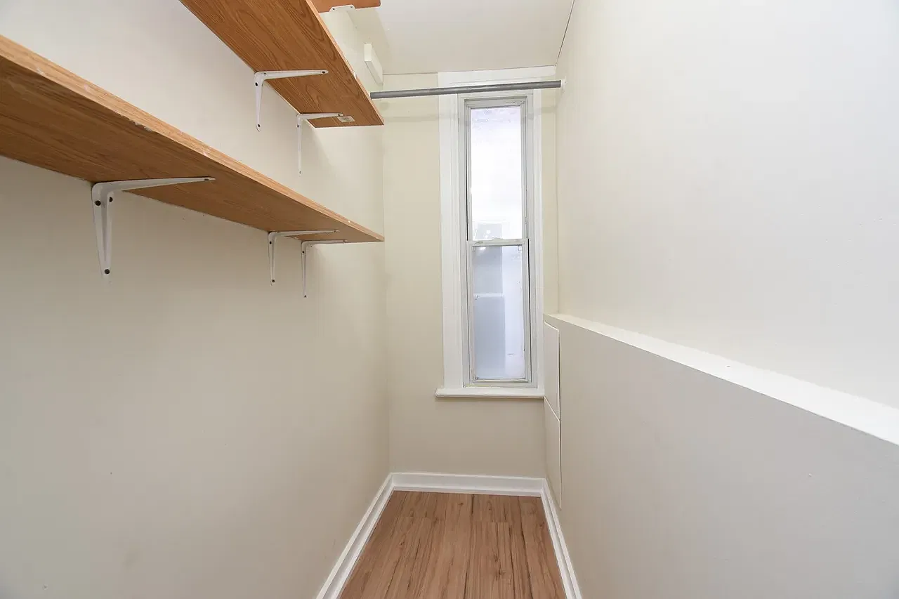 2 bed, 800 sqft, $2,500 — Photo 2