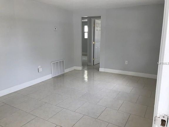 3rd image of 3826 Beechwood Blvd