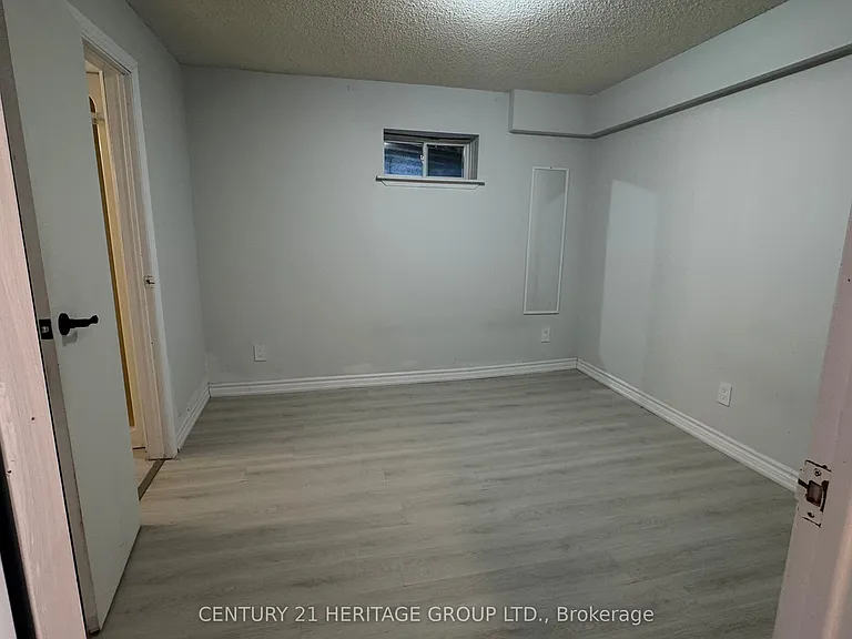 735 Pam Cres #BASEMENT — Photo 4