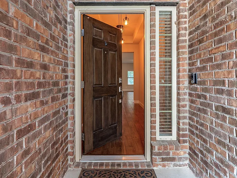 1104 Chad Dr — Photo 4
