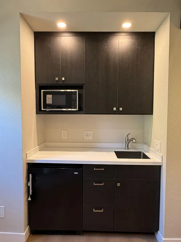 1 bed, 1.5 bath, 325 sqft, $2,999 — Photo 3