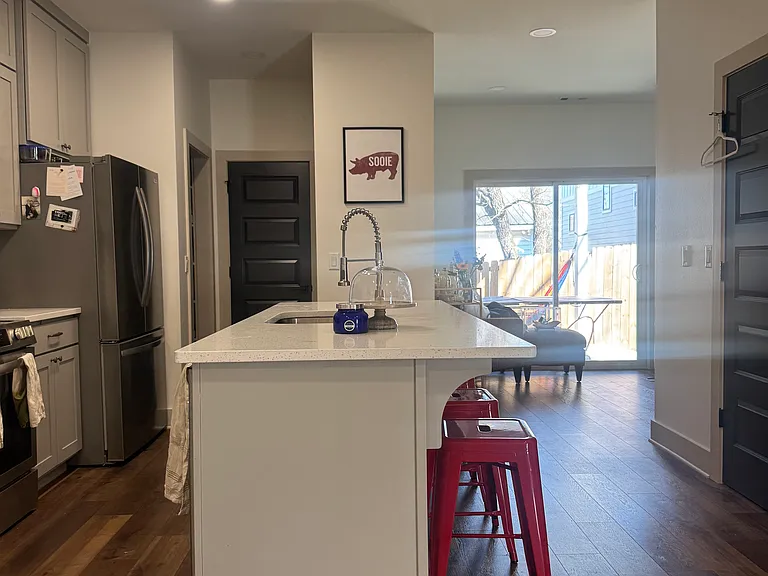 933 N Oakland Ave #B — Photo 5