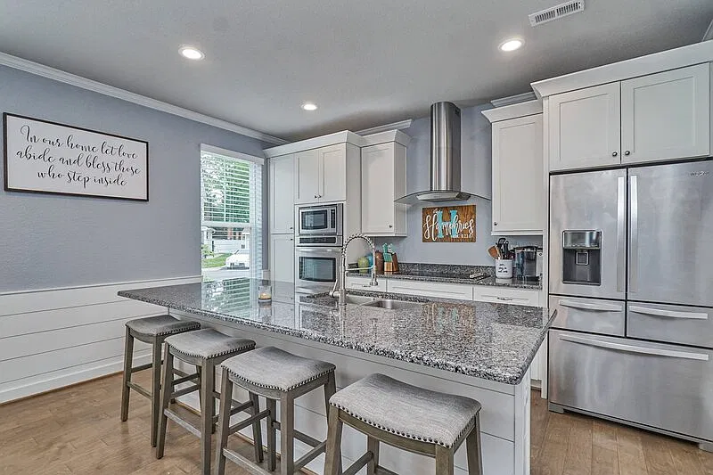 4 bed, 3.5 bath, 2778 sqft, $2,800 — Photo 2