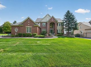 4487 Boxwood Ct, Rochester, MI 48306