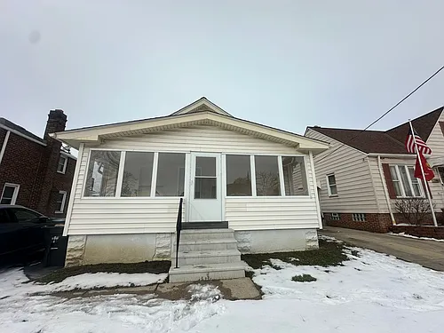 8221 Grand Division Ave Photo 1
