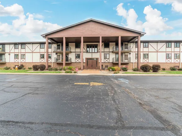 4849 Grace Rd Unit 216, North Olmsted, OH 44070