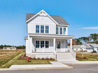 306 Bayside Ave, Cape Charles, VA 23310