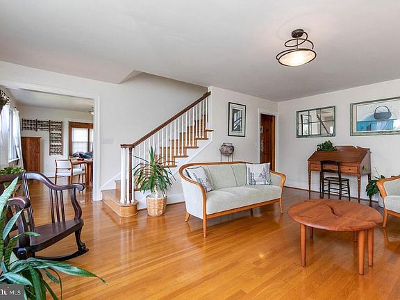 3rd image of 141 Morningside Dr