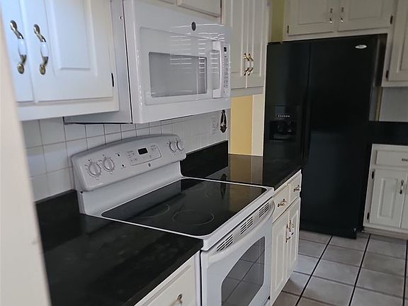 2nd image of 1133 Wisteria Dr #1