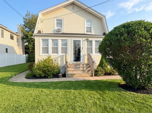 67 Richard Ave, Merrick, NY 11566