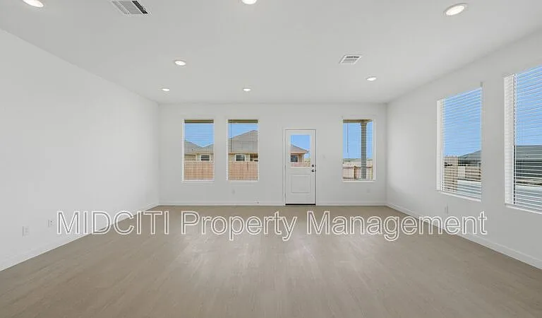 1304 Apron Trl — Photo 14