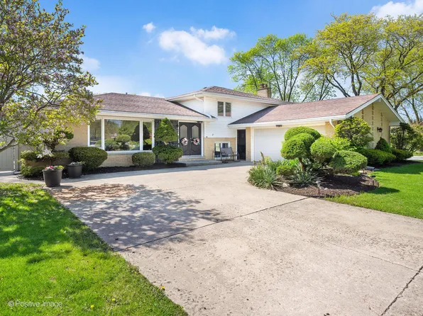 7102 Walden Ln, Darien, IL 60561