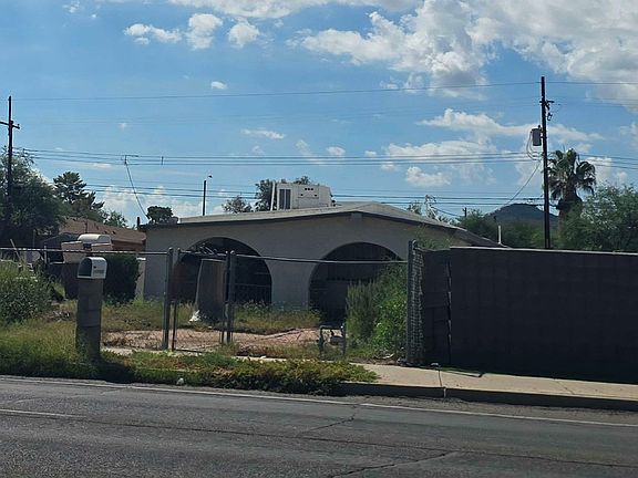 2nd image of 1335 W Speedway Blvd