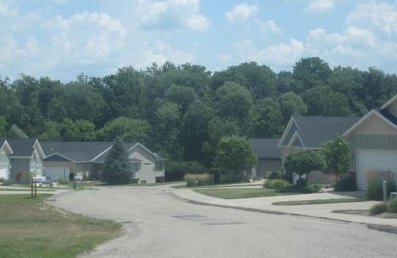 3rd image of 46 Brewer Park Cir
