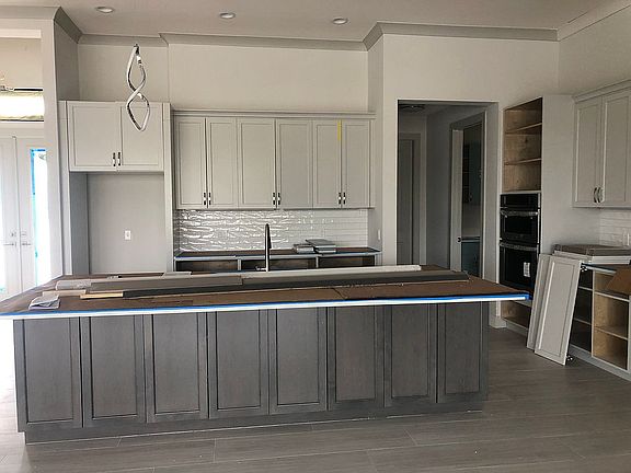 5th image of 4713 SW 23rd Ave